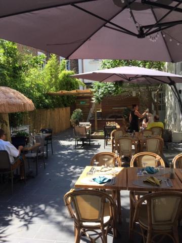 Le Cateau-Cambresis Logis - Hostellerie & Restaurant Du Marche מראה חיצוני תמונה