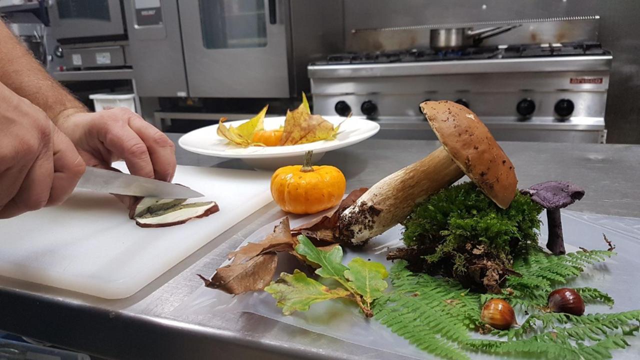 Le Cateau-Cambresis Logis - Hostellerie & Restaurant Du Marche מראה חיצוני תמונה