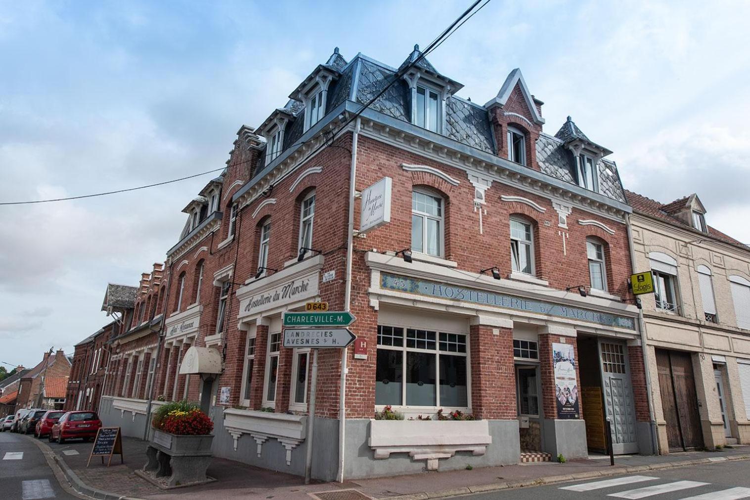 Le Cateau-Cambresis Logis - Hostellerie & Restaurant Du Marche מראה חיצוני תמונה